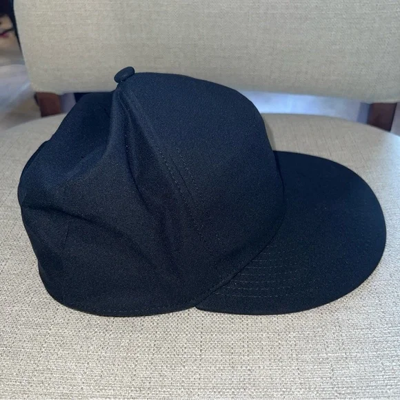 Lululemon Seawheeze 2015 Commemorative
Adjustable Cap - Picture 2 of 10